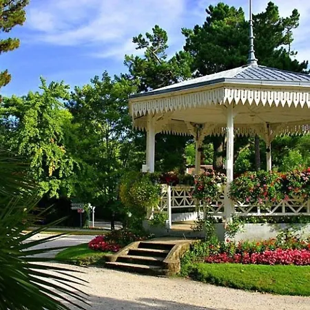 شقة Centre: Beau T2 53m² Avec Terrasse, Parking, Ascenseur, Proche Et Commerces - Fr-1-420-93