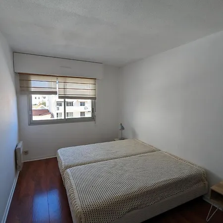 Centre: Beau T2 53m² Avec Terrasse, Parking, Ascenseur, Proche Et Commerces - Fr-1-420-93 Lägenhet