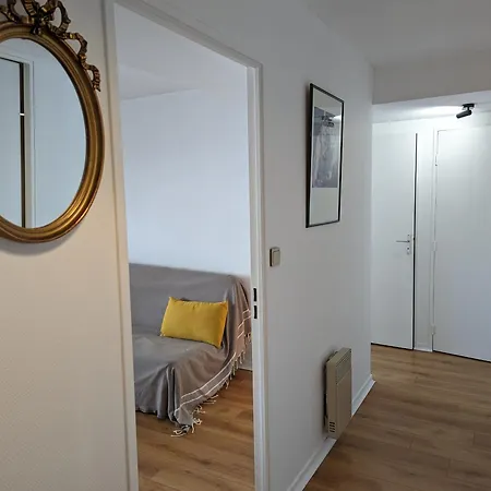 Apartmán Centre: Beau T2 53m² Avec Terrasse, Parking, Ascenseur, Proche Et Commerces - Fr-1-420-93 *