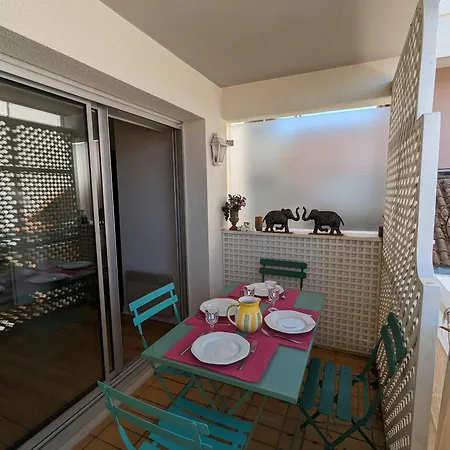 Centre: Beau T2 53m² Avec Terrasse, Parking, Ascenseur, Proche Et Commerces - Fr-1-420-93 Lägenhet *