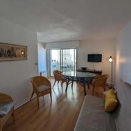 شقة Centre: Beau T2 53m² Avec Terrasse, Parking, Ascenseur, Proche Et Commerces - Fr-1-420-93