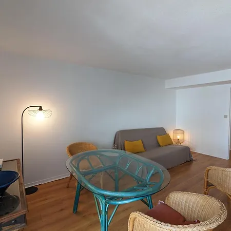 Centre: Beau T2 53m² Avec Terrasse, Parking, Ascenseur, Proche Et Commerces - Fr-1-420-93 Apartmán *