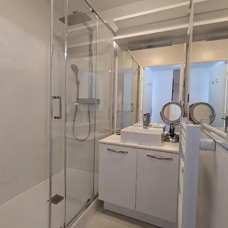 Apartmán Centre: Beau T2 53m² Avec Terrasse, Parking, Ascenseur, Proche Et Commerces - Fr-1-420-93 Arcachon