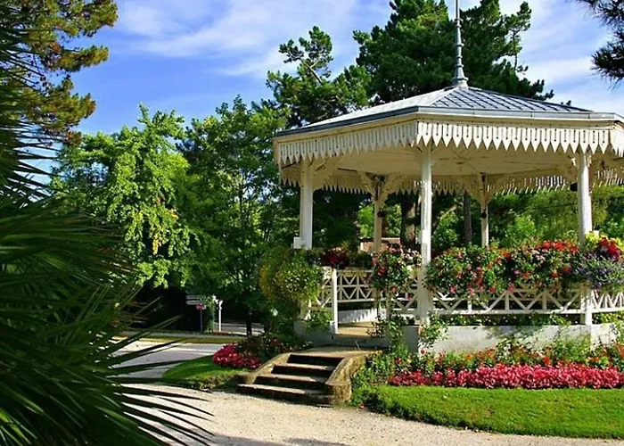 شقة Centre: Beau T2 53m² Avec Terrasse, Parking, Ascenseur, Proche Et Commerces - Fr-1-420-93