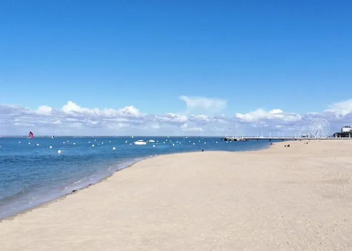 Centre: Beau T2 53m² Avec Terrasse, Parking, Ascenseur, Proche Et Commerces - Fr-1-420-93 شقة آركاشو