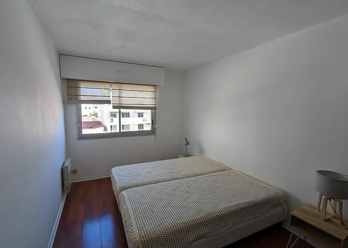 Centre: Beau T2 53m² Avec Terrasse, Parking, Ascenseur, Proche Et Commerces - Fr-1-420-93 شقة