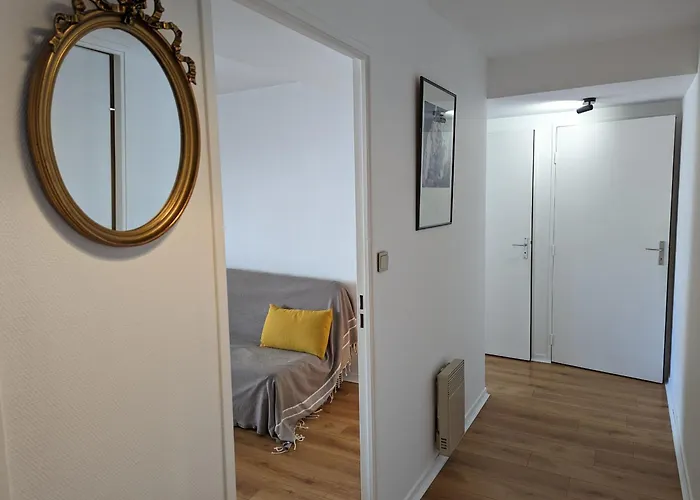 شقة Centre: Beau T2 53m² Avec Terrasse, Parking, Ascenseur, Proche Et Commerces - Fr-1-420-93 *