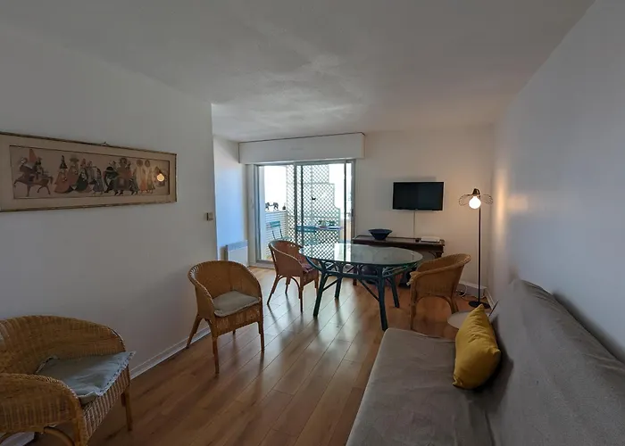 شقة Centre: Beau T2 53m² Avec Terrasse, Parking, Ascenseur, Proche Et Commerces - Fr-1-420-93